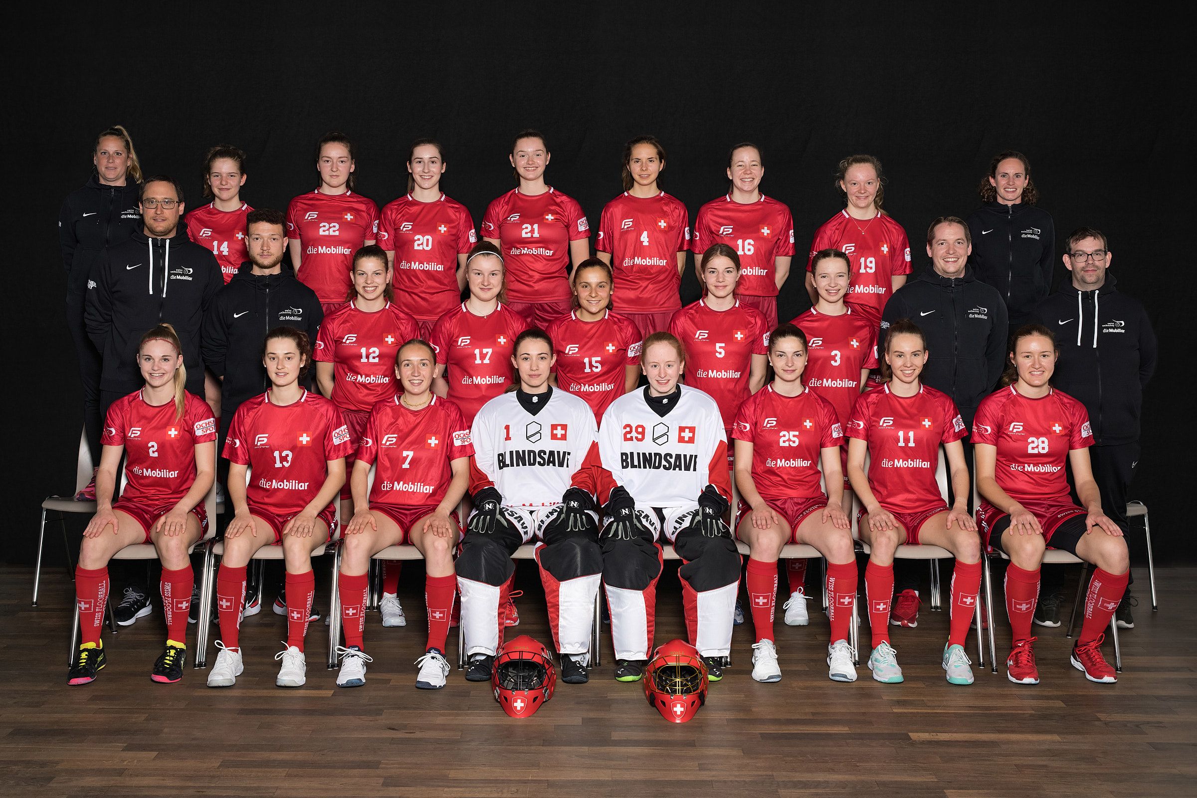 Teamfoto Frauen U19-Nationalmannschaft Goalies Mitte Internet.jpg
